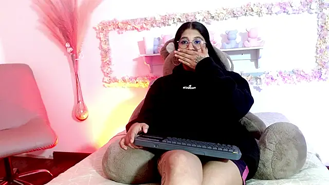 sharlotaustral18 online show from February 20, 3:27 am