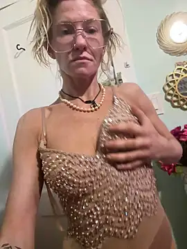 XXX2Freaks online show from June 20, 7:39 pm