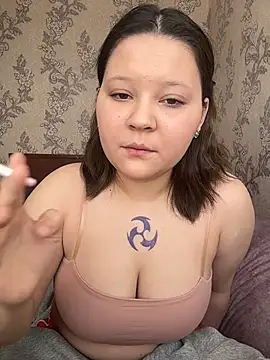 thecuteneighbour online show from February 27, 9:09 am