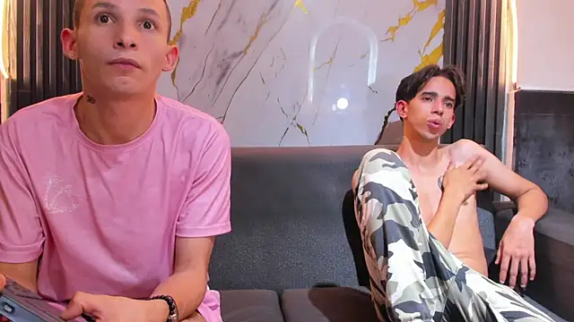 Isaak 26 online show from March 2, 8:48 pm