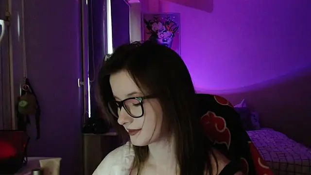 LunaXcherry online show from April 16, 4:50 pm