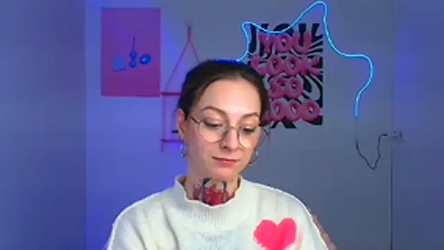 Esmi Winter online show from February 14, 7:32 am