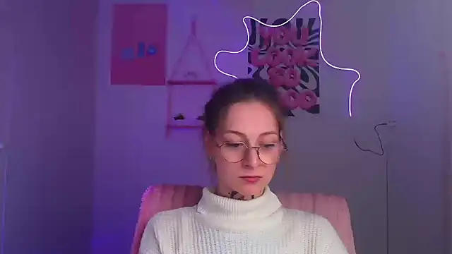 Esmi Winter online show from March 18, 6:18 am