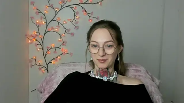 Esmi Winter online show from March 26, 6:42 pm