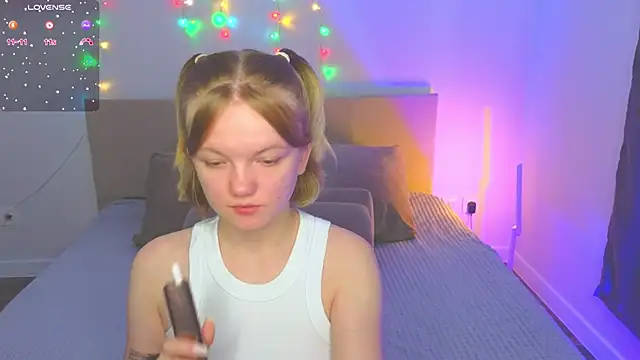 StellaBunny online show from March 25, 4:17 am