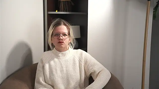 JuleeAndrea online show from February 10, 4:59 am