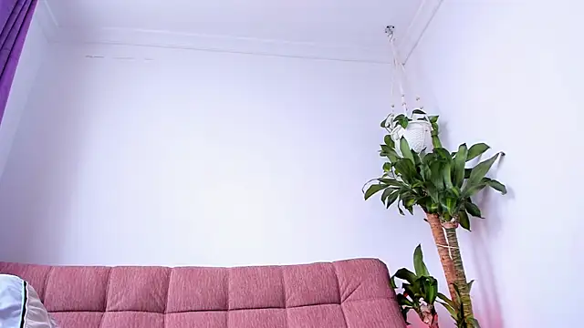 sara-jules online show from April 14, 3:12 pm