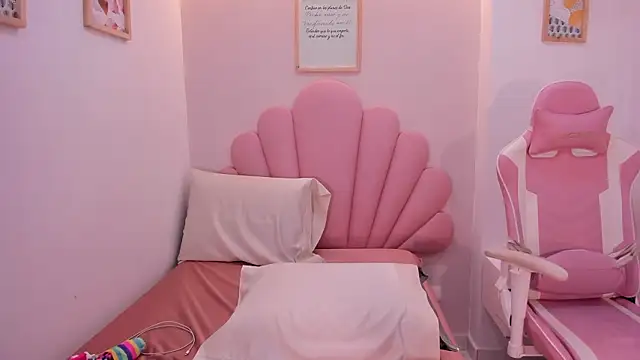 iris cuteface online show from March 1, 12:05 pm