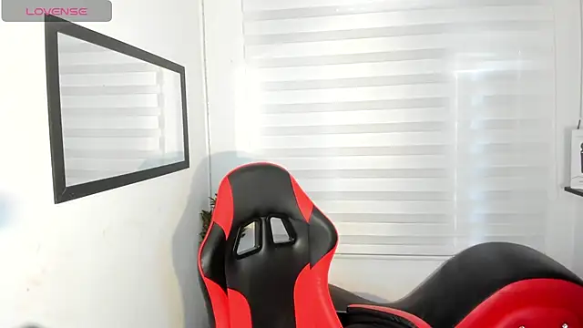 Emily Jonesh online show from April 11, 12:53 pm