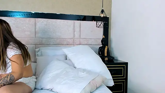 EmiilyMoss online show from February 26, 12:42 am