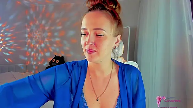 she wolf online show from April 1, 2:03 pm