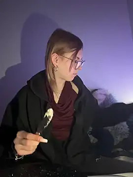 Milli-Kiss online show from April 5, 7:13 pm