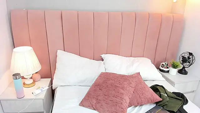 IvyyLee online show from February 25, 12:48 pm