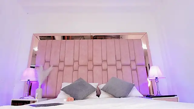 IvyyLee online show from February 16, 1:11 pm