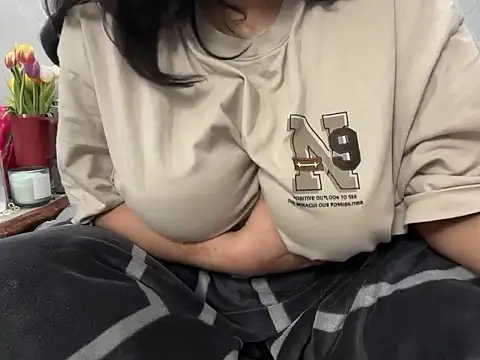 hugeindiantitties online show from April 3, 5:33 pm