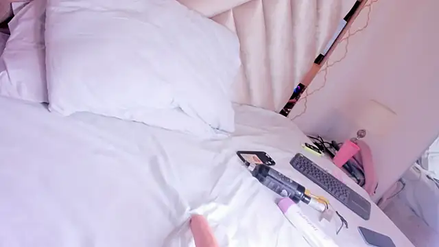 SarahRizof online show from February 12, 5:53 am