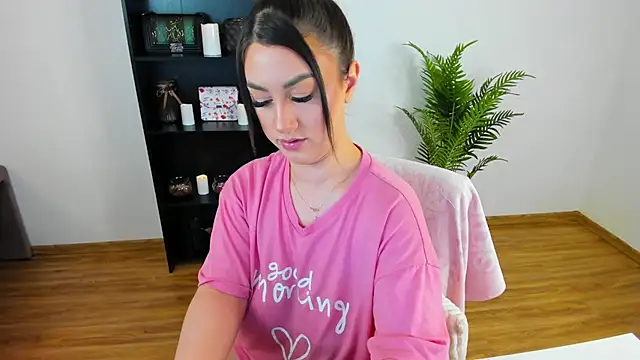 khloe starrr online show from April 11, 1:15 pm