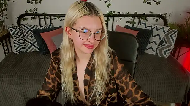 TiffanyPeachi online show from March 26, 1:24 pm