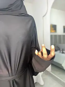 aminaa  online show from February 18, 7:02 pm