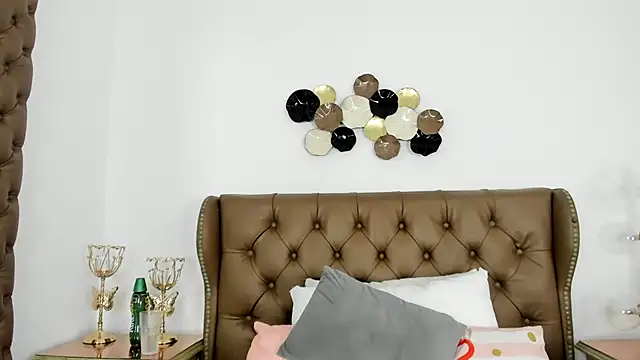 pinkmoon30 online show from April 3, 5:11 pm