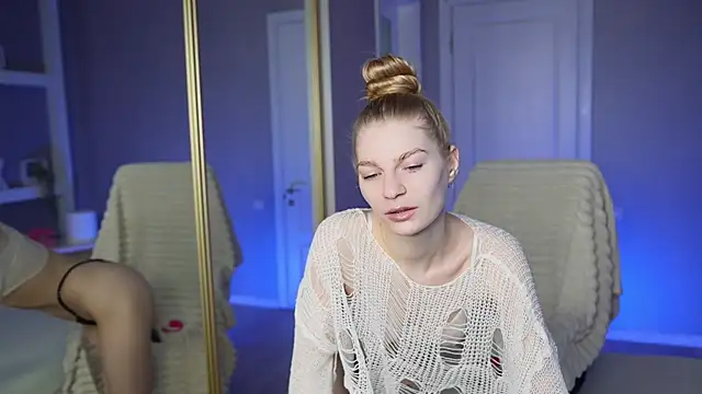 AlisMil online show from February 22, 2:29 pm