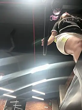 Sofi Collinss online show from April 15, 3:29 am