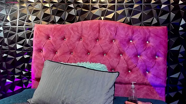 angeldreams15  online show from March 28, 7:57 pm