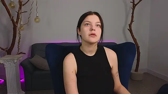 DeliaEffy online show from March 13, 6:20 pm