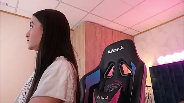 LucyDeLuca online show from February 26, 7:51 am