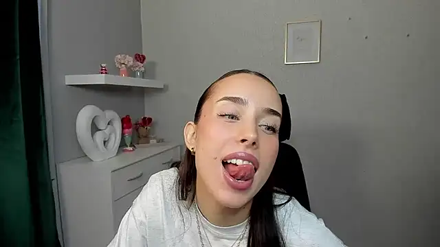 AdeleSolo online show from April 9, 6:19 am