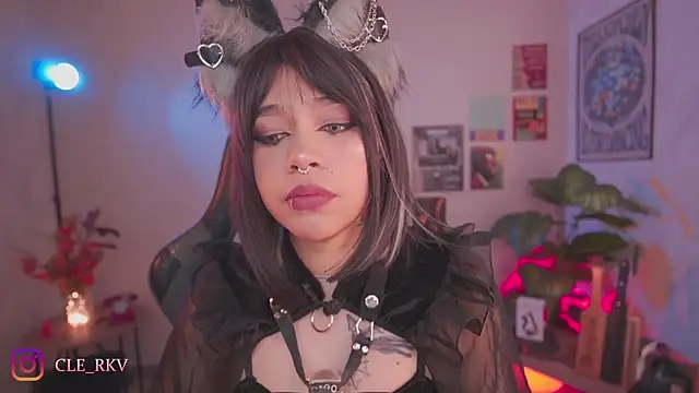 violette clerk1  online show from April 12, 6:22 pm