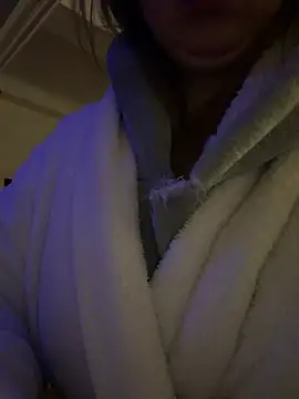 Frenchgirl45 online show from April 4, 10:41 pm