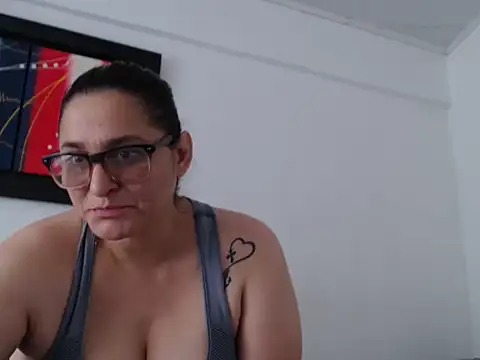 pareja latina2214 online show from February 21, 5:57 pm