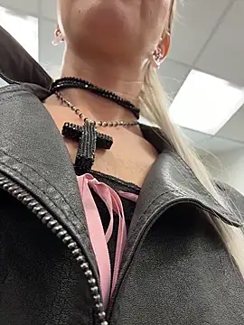 LisaMurr online show from April 15, 11:33 am