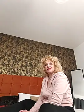 LaireeFelini online show from March 2, 7:20 pm