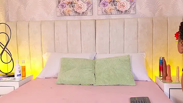 Lorenn Sweet online show from March 10, 4:05 am