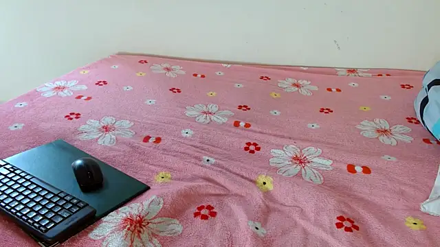 valkahot20 online show from April 13, 2:18 pm