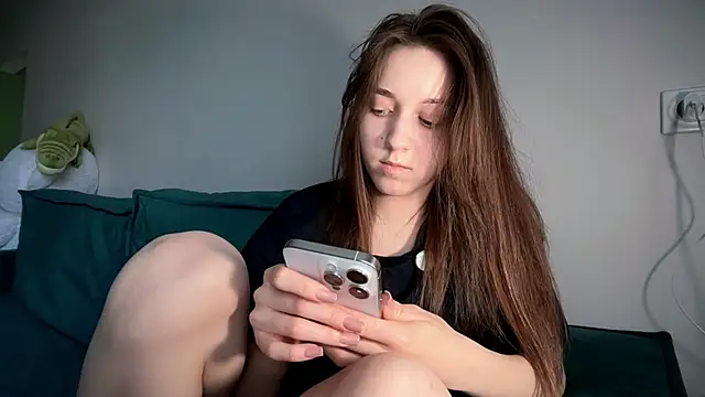 monnymoonn online show from February 25, 9:08 am