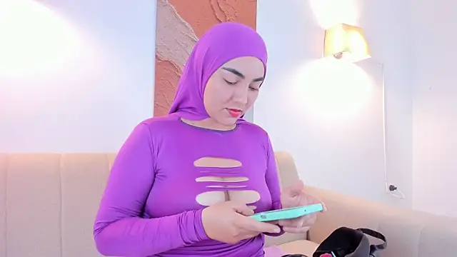 Malika Noor online show from May 8, 3:26 pm