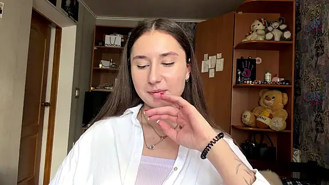 poly princess online show from April 13, 11:00 am