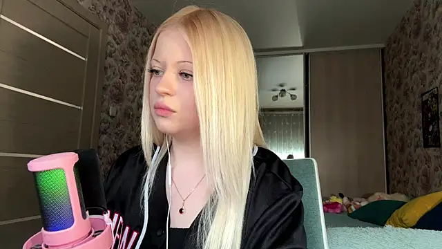 JeneeBIanks online show from March 8, 9:13 am