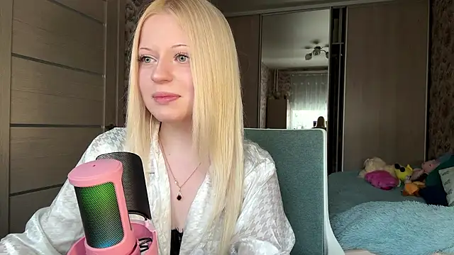 JeneeBIanks online show from March 17, 11:47 am