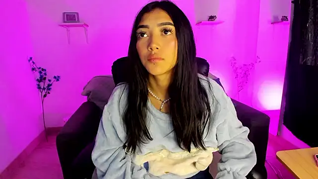 jaulyn 18 online show from March 13, 11:55 am