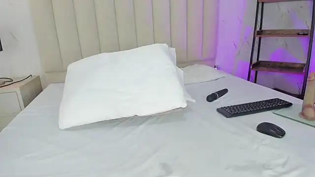 CriistalBlossom online show from March 29, 2:27 pm