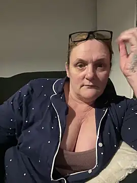 Busty-GilfQuinn online show from February 26, 8:41 pm