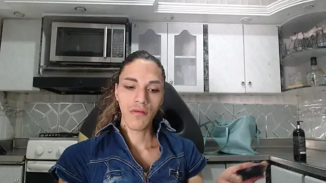 CrisOzzz online show from May 17, 5:56 pm