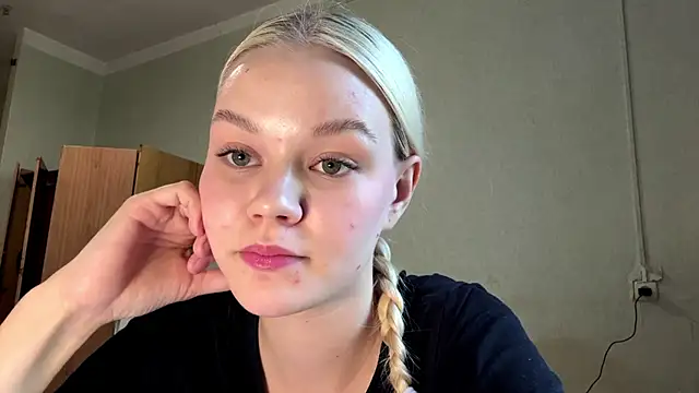 MiaCashe online show from July 20, 1:13 pm