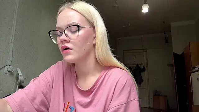 MiaCashe online show from July 17, 11:03 am