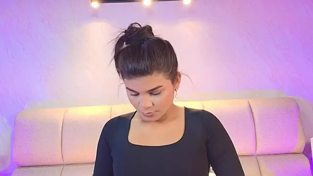 AlaiaMoretti  online show from April 5, 6:12 am