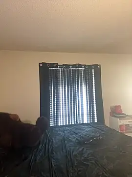 wavywavy12 online show from March 27, 11:49 pm